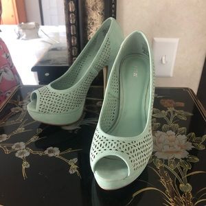Apt 9 Mint Faux Suede Platforms Shoes with Cutouts
